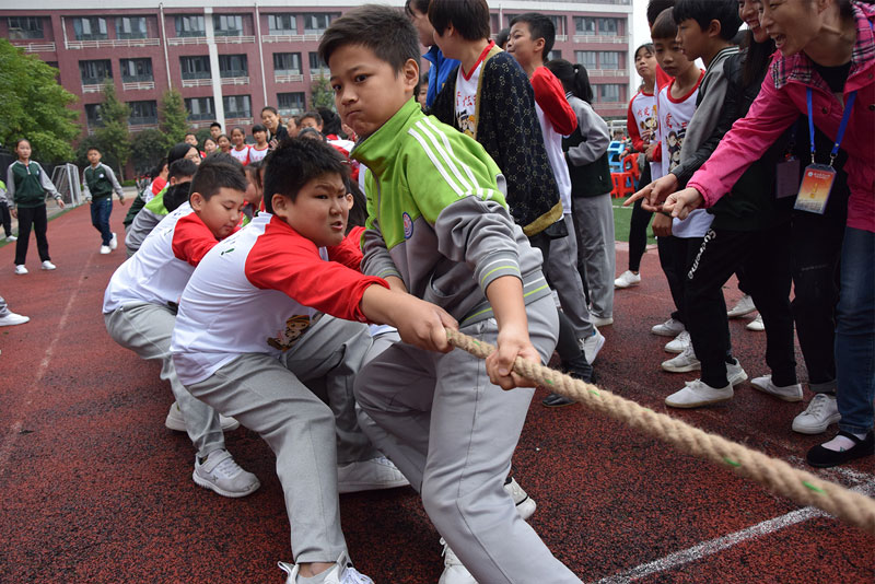 趣味长精神    比赛扬风采 －记愉城新城小学第五届趣味运动会