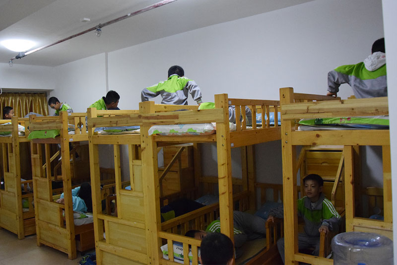 加强校园安全防范  建设美丽和谐校园 －－记愉景新城小学学生公寓安全应急疏散演练活动