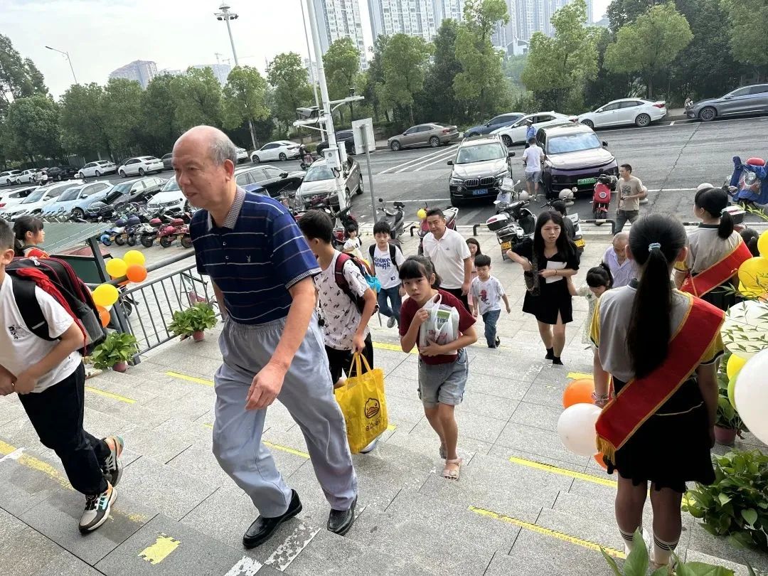 萌新报到，幸福启航——愉景学校2023年秋季学期报到纪实